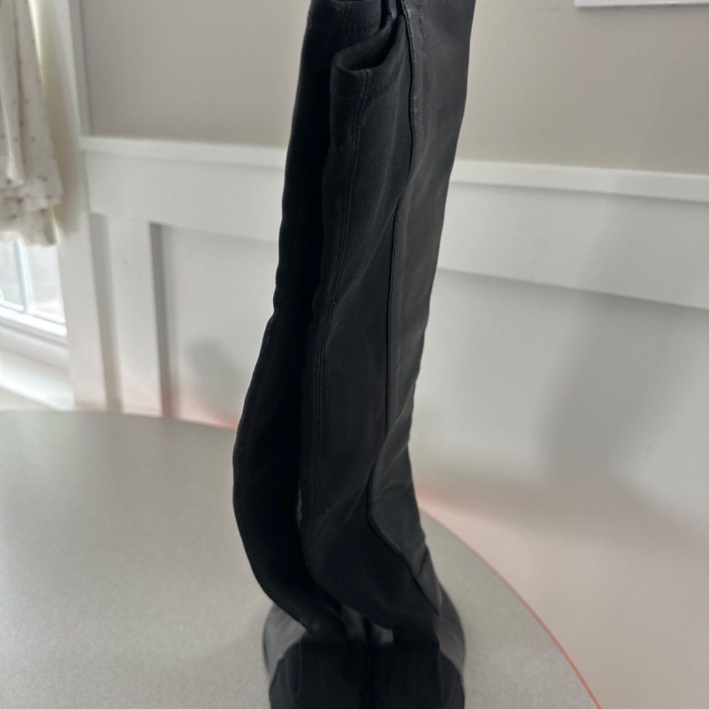 Stuart Weitzman - Picture 3 of 4